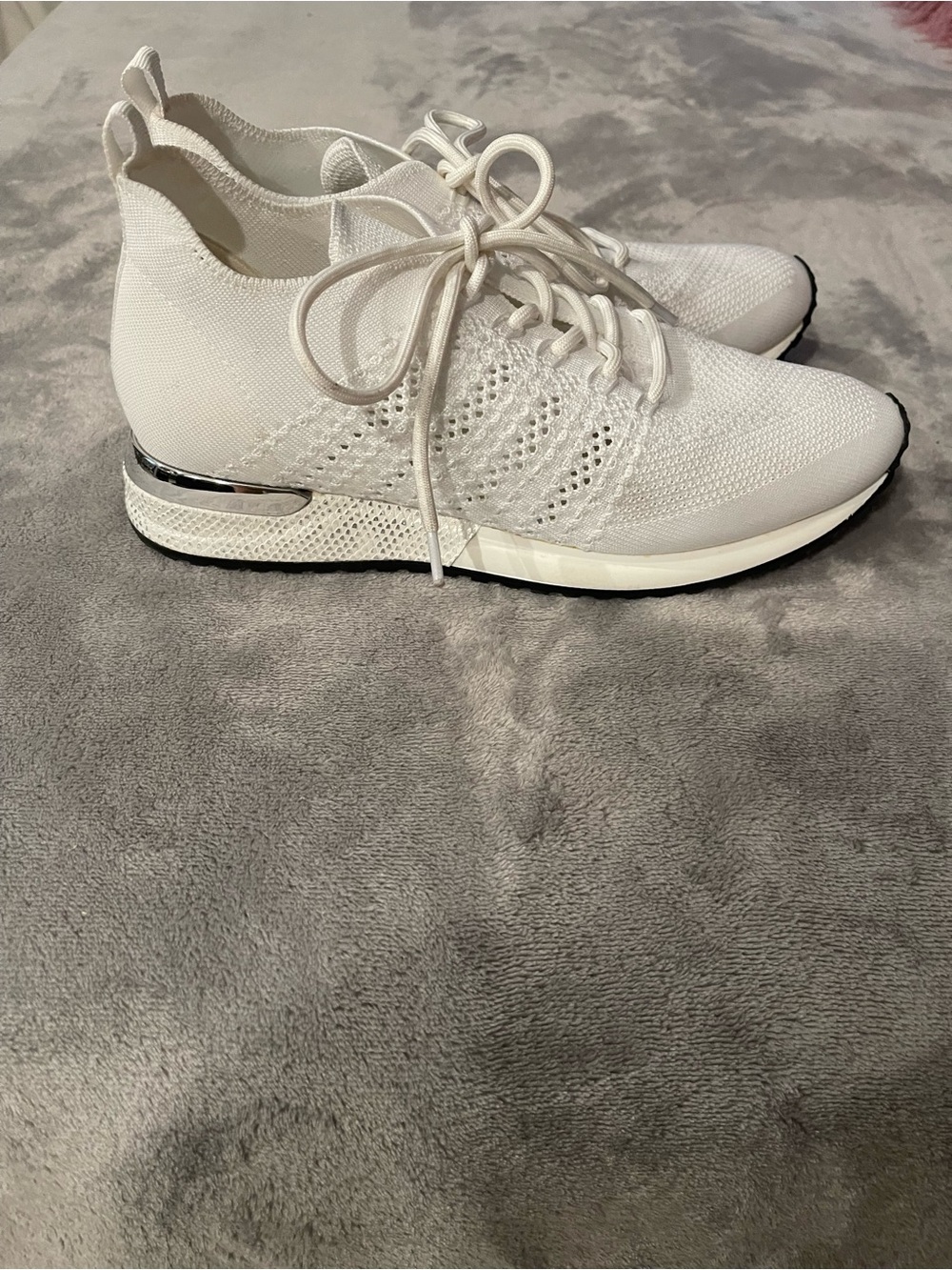 Source Unknown White Knit Lace-Up Slip-On Sneakers with Silver Heel Accent